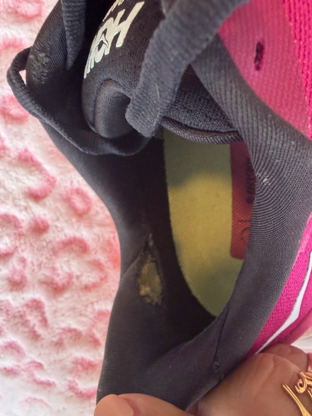 Hoka Arahi 6 Running Shoes Festival Fuchsia/Ibis
Rose Size: 9.5B - Picture 8 of 12